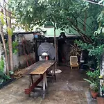 Quarto Em Casa Atelie Com Sol No Quintal