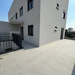 Condominio Ipe Roxo