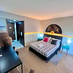 Lindo Studio com Jacuzzi e sacada a 50m Av Paulista