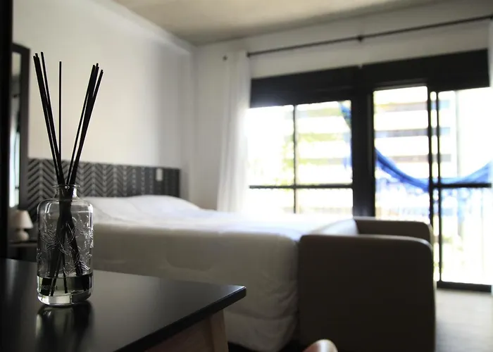 Studio novo prox. Paulista, com sacada, gym e vaga
