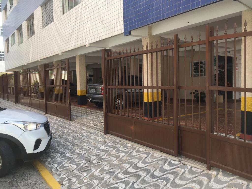 Apartamento Apto Grande - 50 Metros Da *