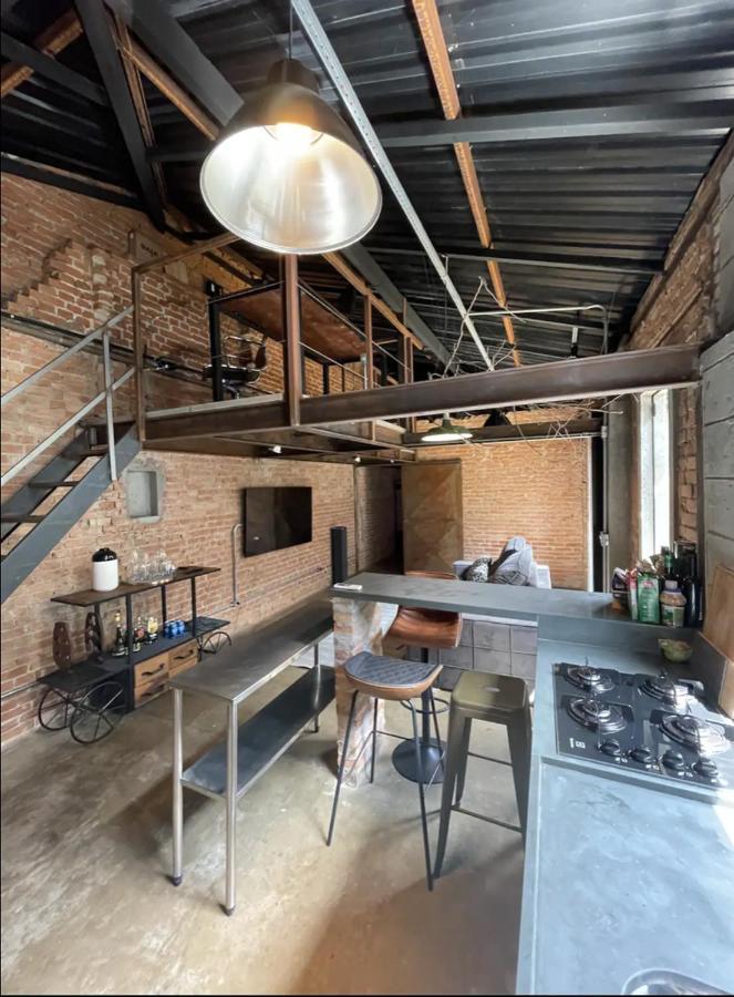 Casa de férias Casa Loft Industrial c/ Área Externa/Cama King/Churrasqueira