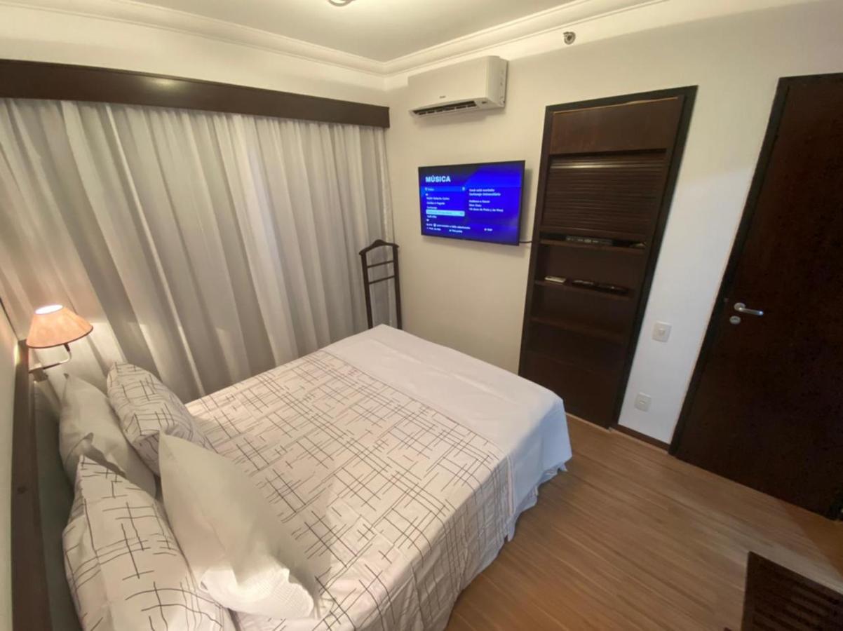The Palace Tv No Quarto Limpeza Diaria Uh902 Hotel Sao Paulo