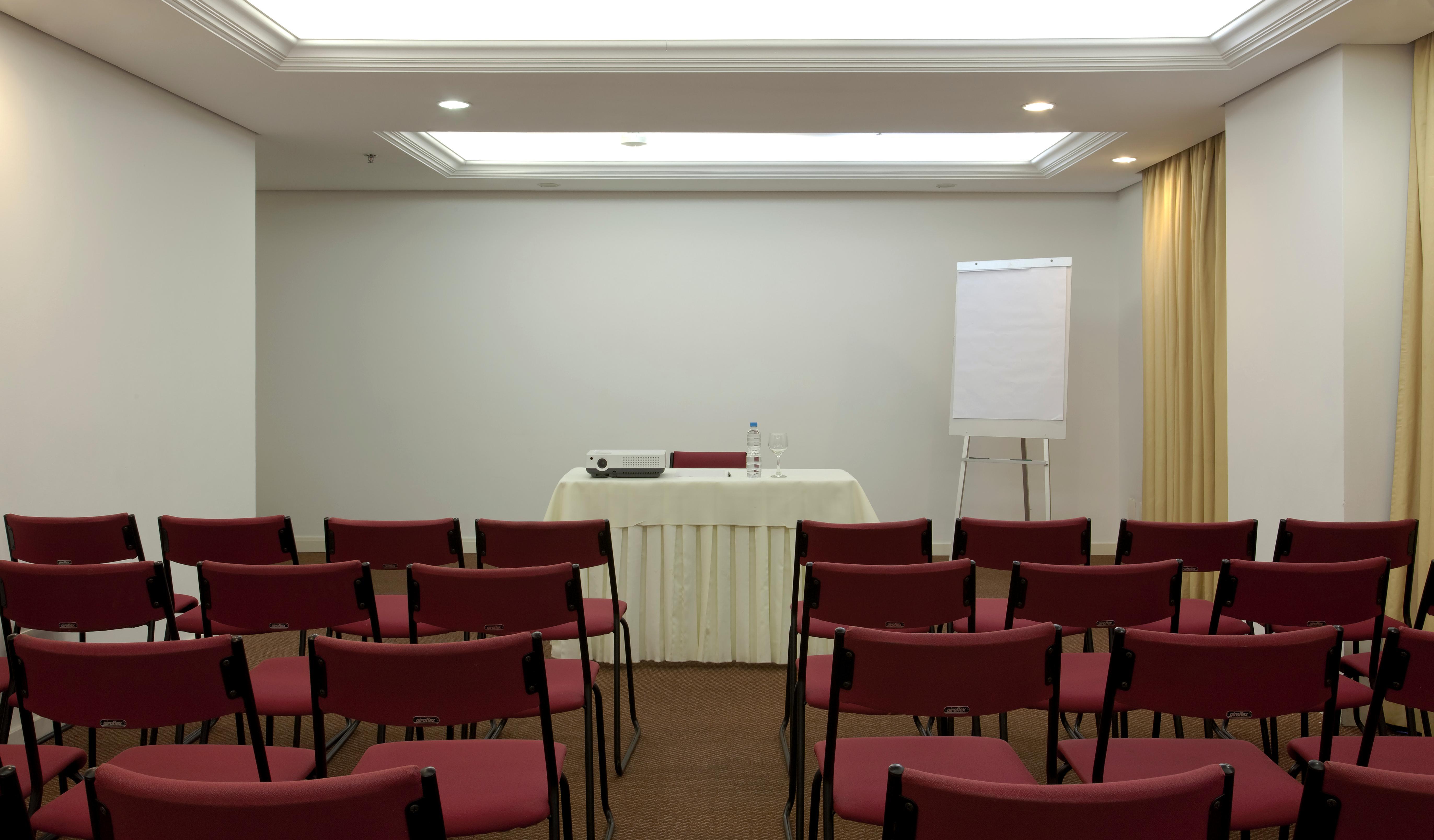 Hotel Intercity The Universe Paulista 4*