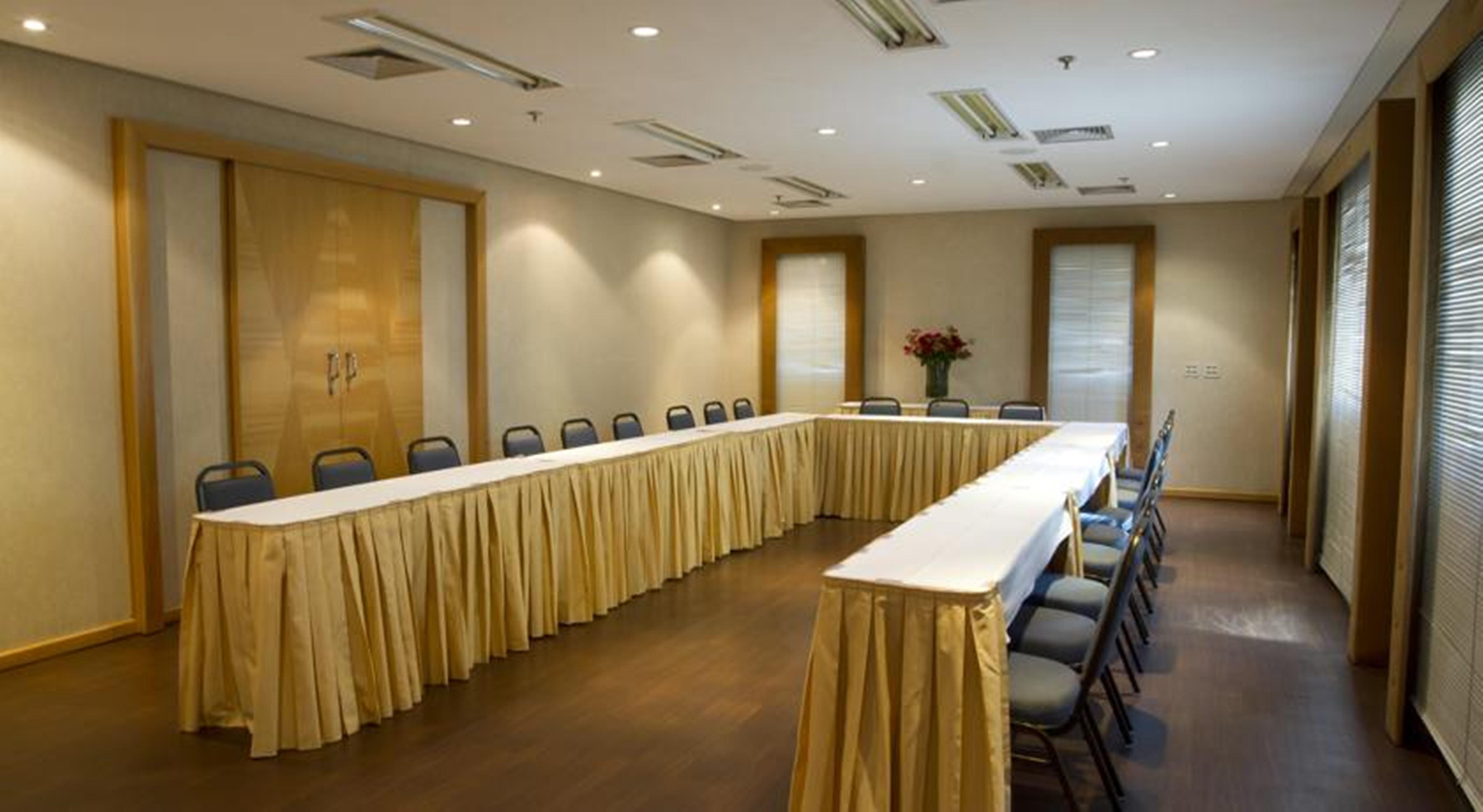 Hotel Transamerica Executive Chacara Santo Antonio 4*