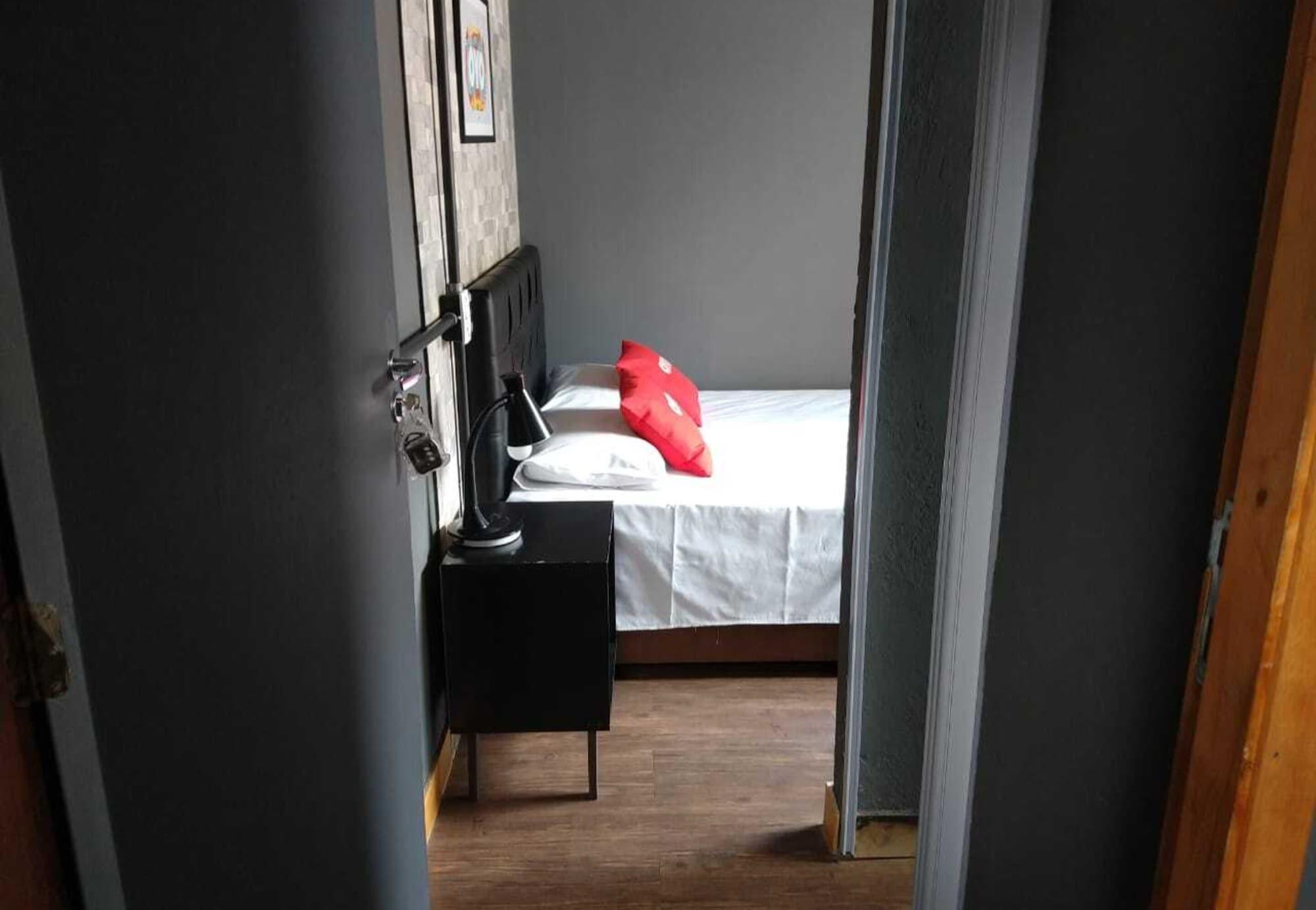 Oyo Massimo Brooklin, Hotel 3*