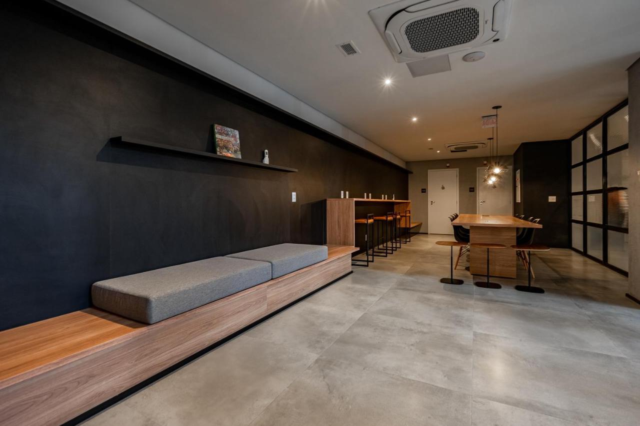 Casai Moema Studio lindo c/ piscina e academia *