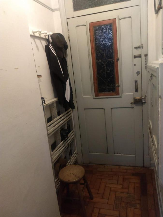Quarto Em Casa Atelie Com Sol No Quintal *