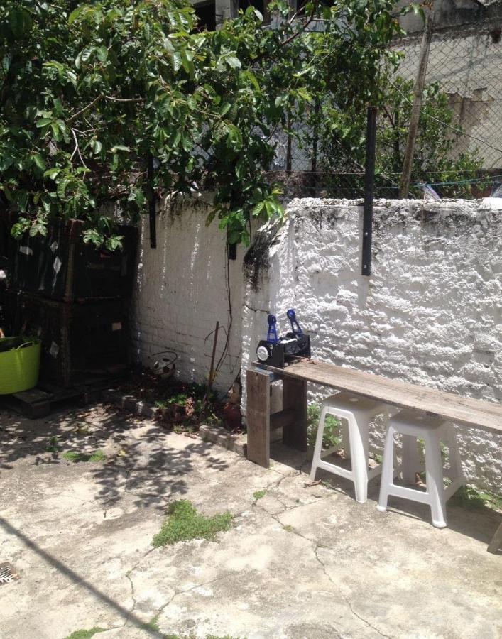 Homestay Quarto Em Casa Atelie Com Sol No Quintal *