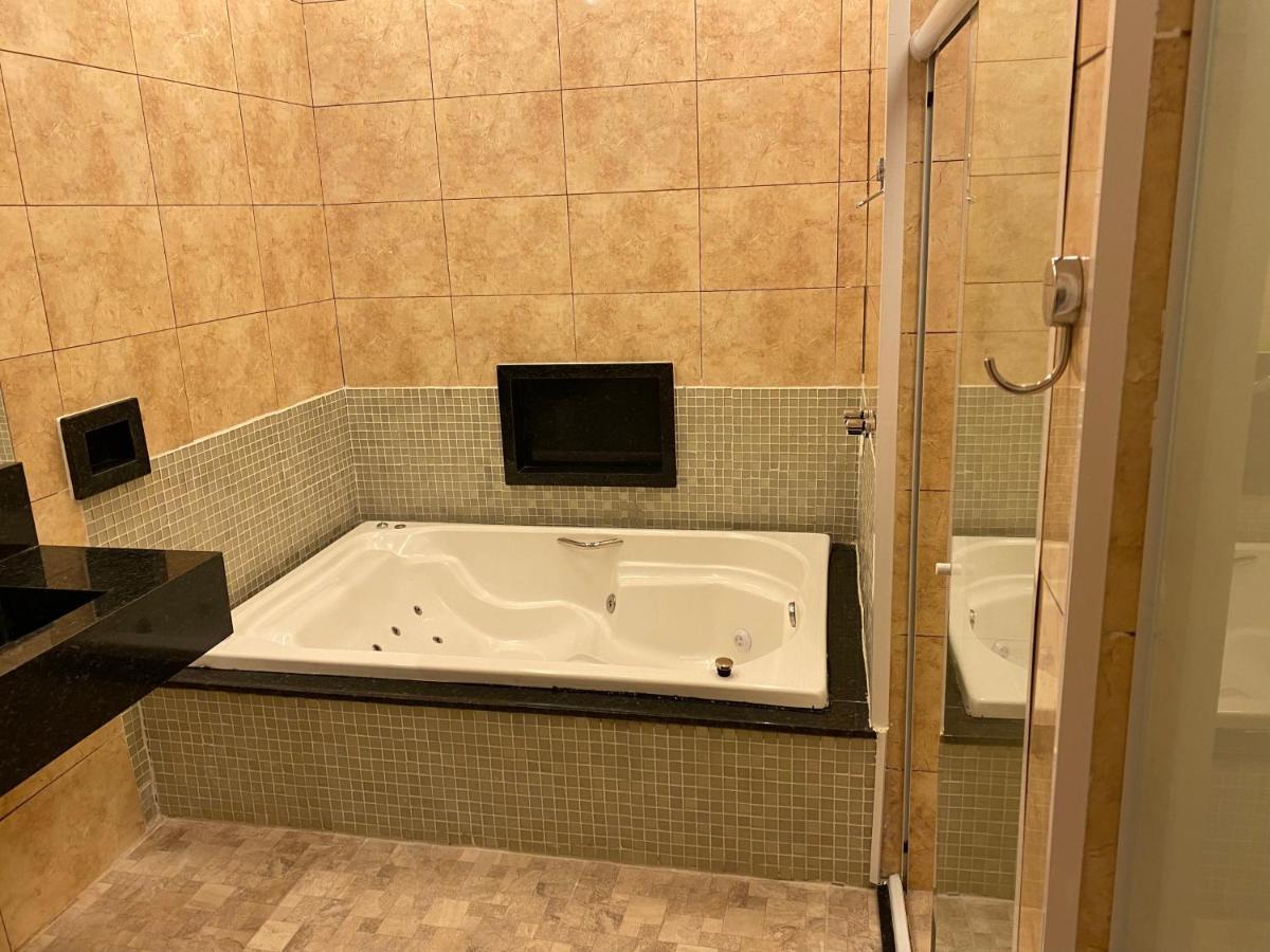 Refugius Love hotel