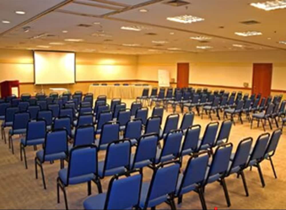 Hotel Travel Ibirapuera 3*