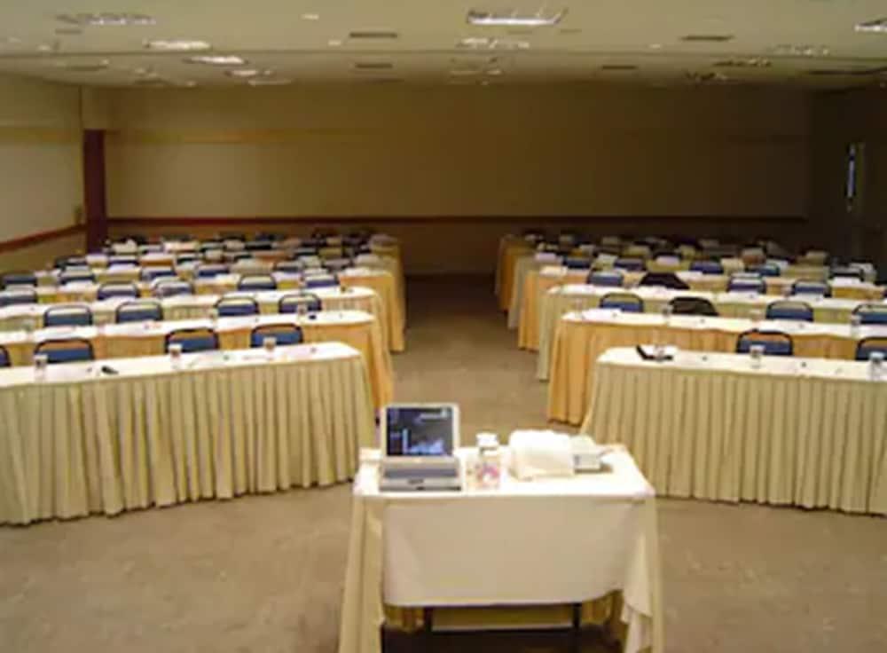 Hotel Travel Ibirapuera 3*
