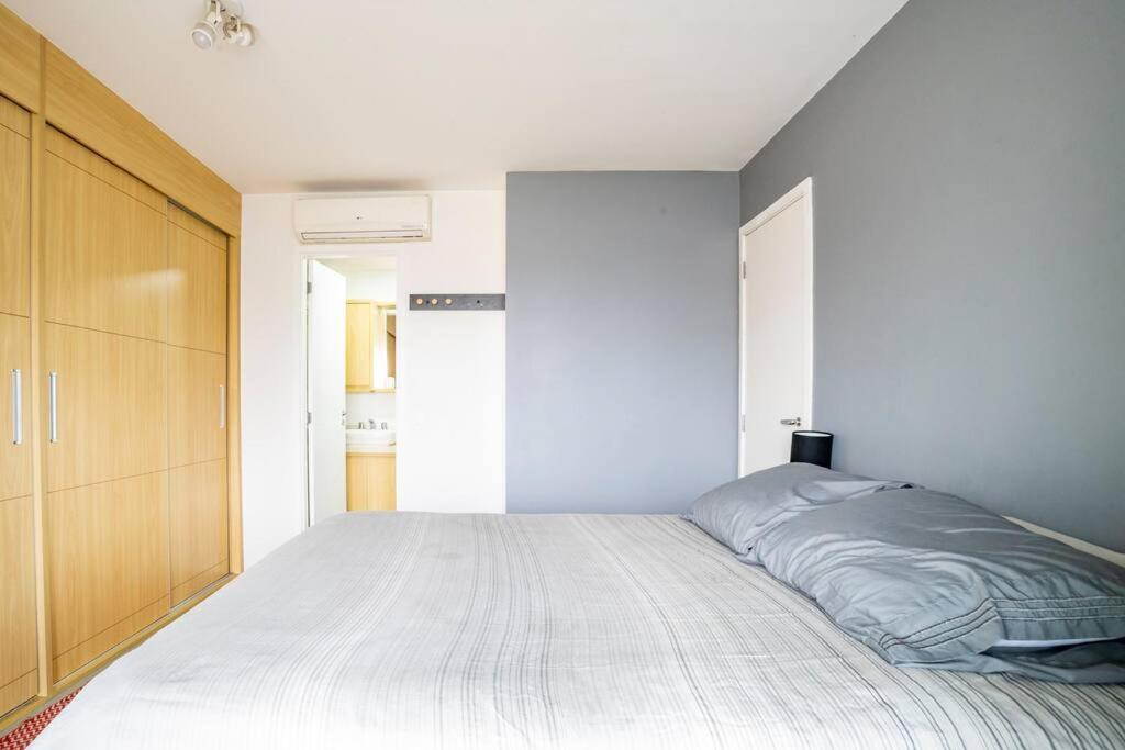 Large 1 Bedroom 2 Balconies And A Work Space * Sao Paulo