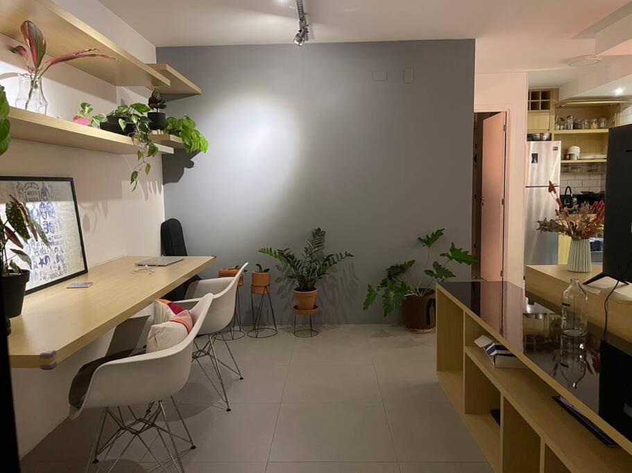 Apartment Large 1 Bedroom 2 Balconies And A Work Space *