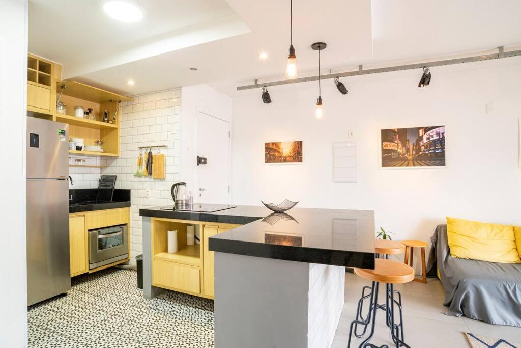 Large 1 Bedroom 2 Balconies And A Work Space Apartment Sao Paulo