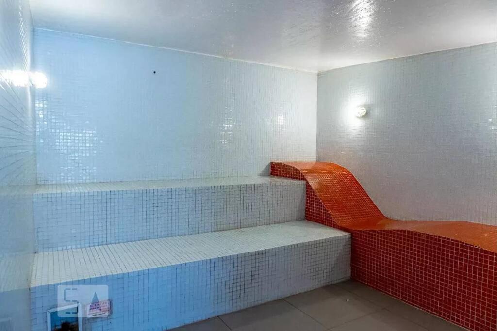 Apartment Large 1 Bedroom 2 Balconies And A Work Space *