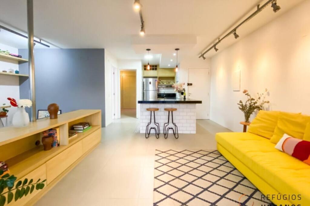 Large 1 Bedroom 2 Balconies And A Work Space Apartment