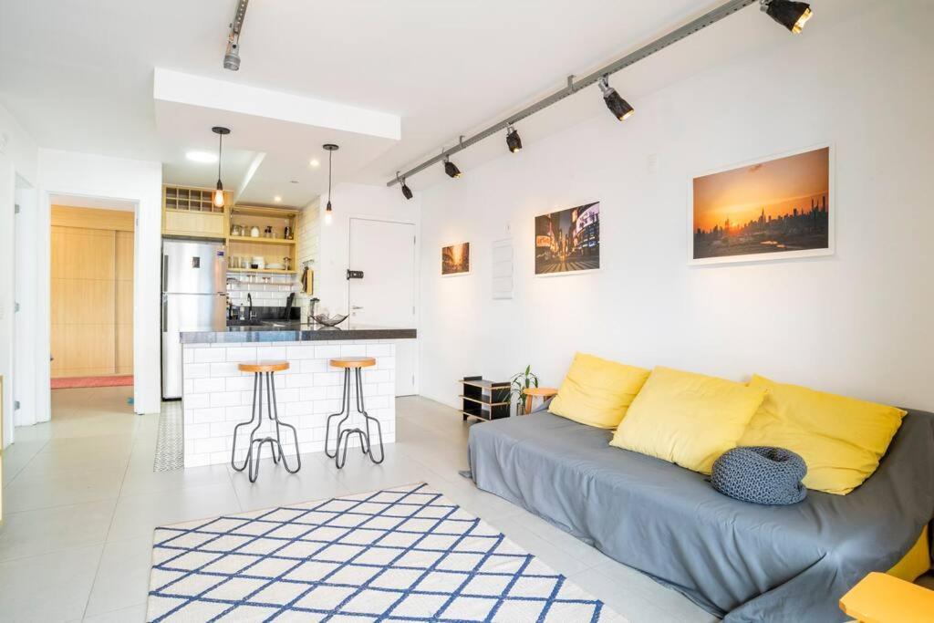 Large 1 Bedroom 2 Balconies And A Work Space Apartment Sao Paulo