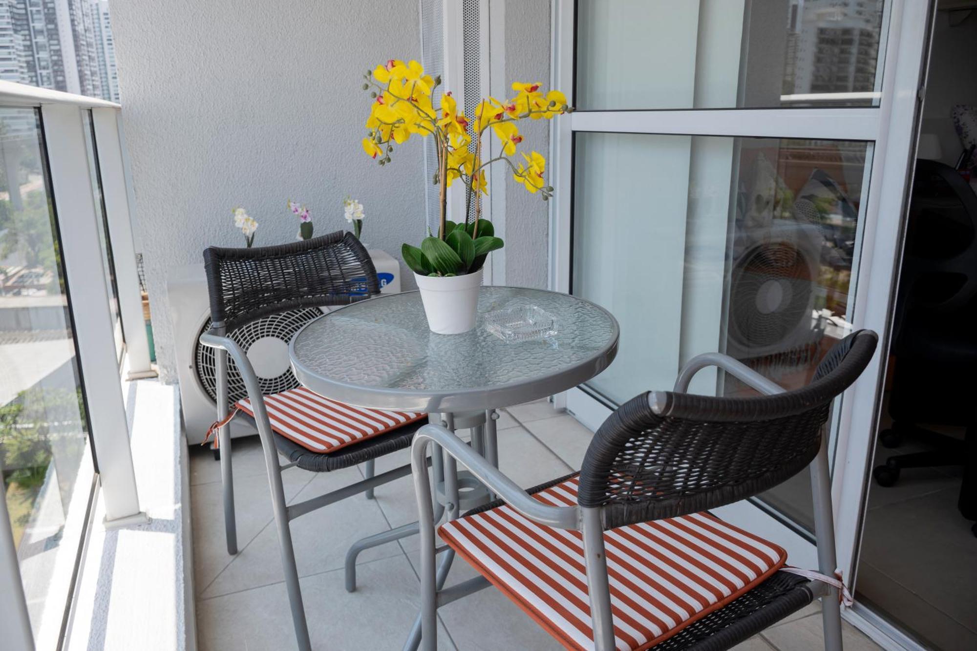Apartamento Apto Acolhedor Em Frente Ao Metro Com Garagem