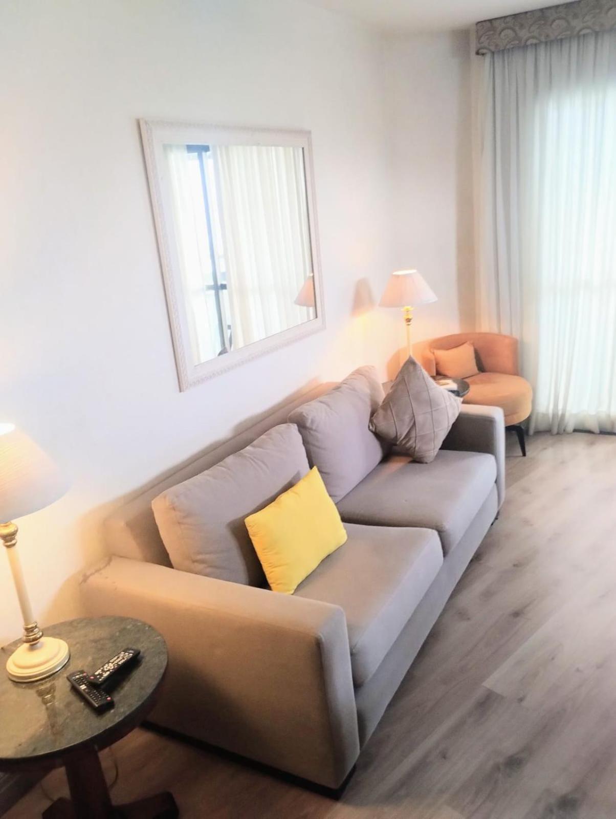 Street 1905 Apartment