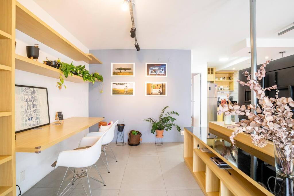 Apartment Large 1 Bedroom 2 Balconies And A Work Space *