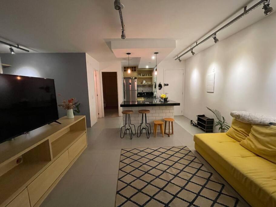 Large 1 Bedroom 2 Balconies And A Work Space Sao Paulo
