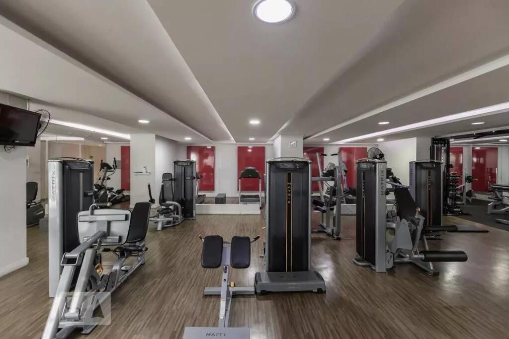 Apartment Large 1 Bedroom 2 Balconies And A Work Space *