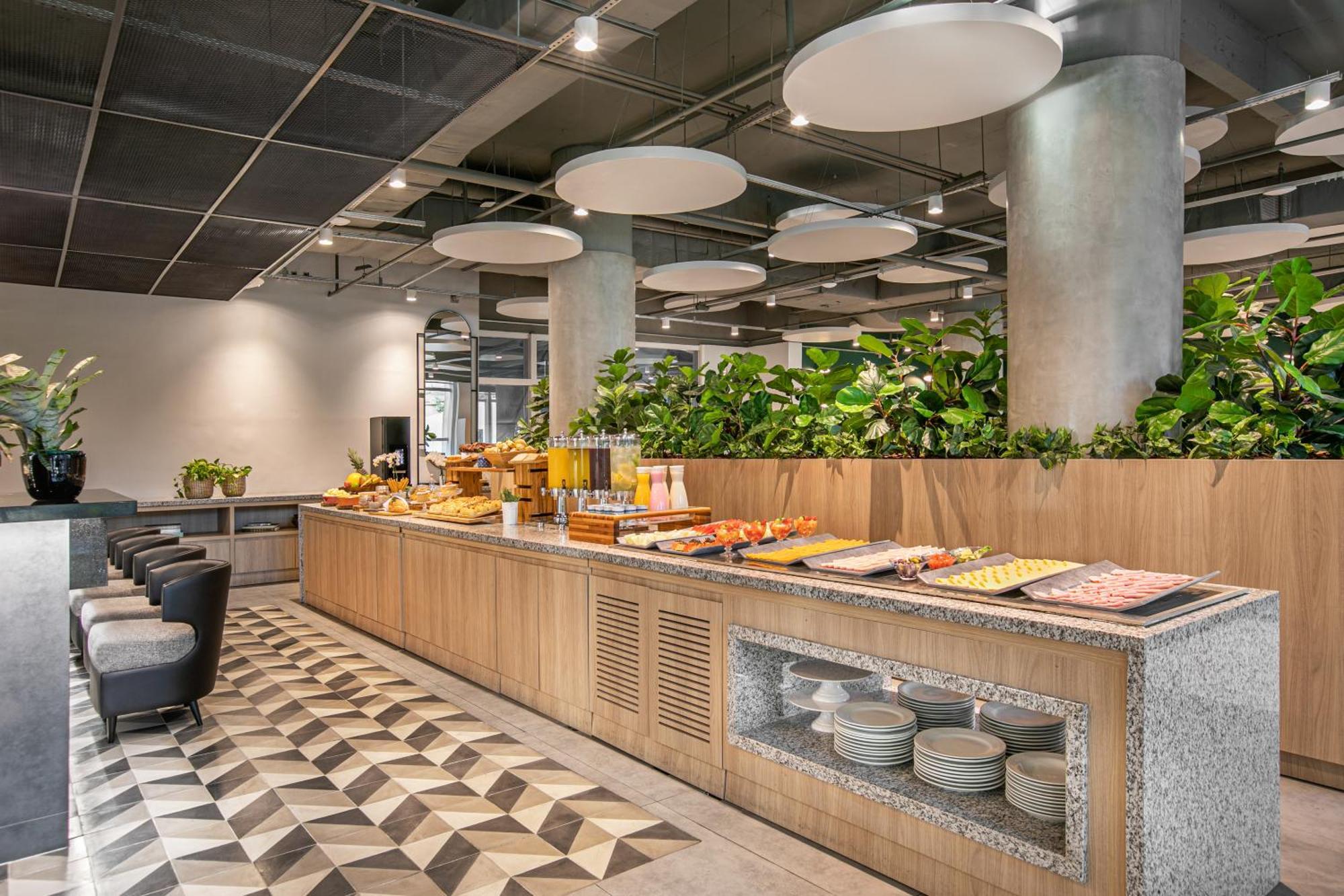 Hotel Nacoes Unidas Affiliated By Melia 4*