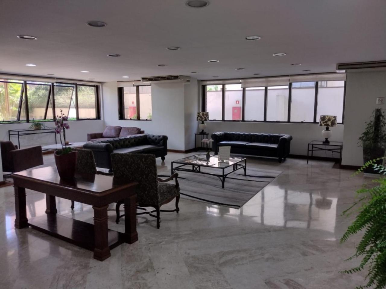Moema 1 1vaga C/servicos São Paulo