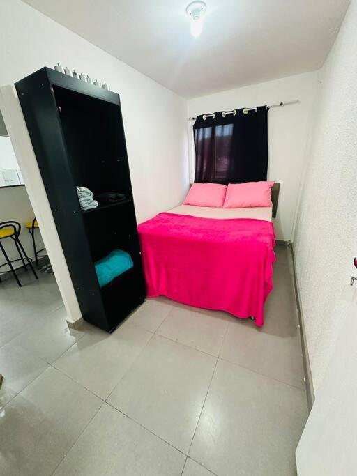 Mobiliado E Confortavel Zn - Cod 06 Apartment