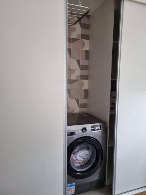 Mobiliado, Com Garagem, 50m Metro Brooklin, Proximo Shopping Morumbi Em Sp *