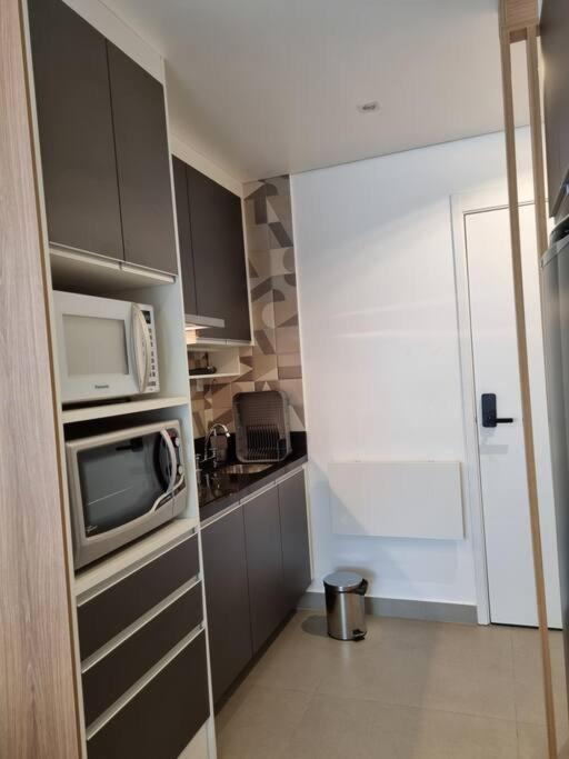 Mobiliado, Com Garagem, 50m Metro Brooklin, Proximo Shopping Morumbi Em Sp