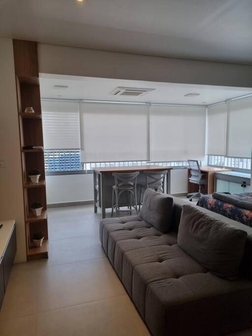 Mobiliado, Com Garagem, 50m Metro Brooklin, Proximo Shopping Morumbi Em Sp *