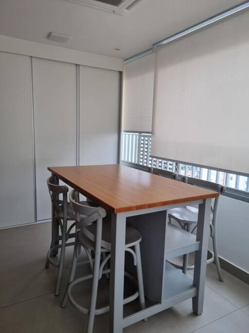 Mobiliado, Com Garagem, 50m Metro Brooklin, Proximo Shopping Morumbi Em Sp