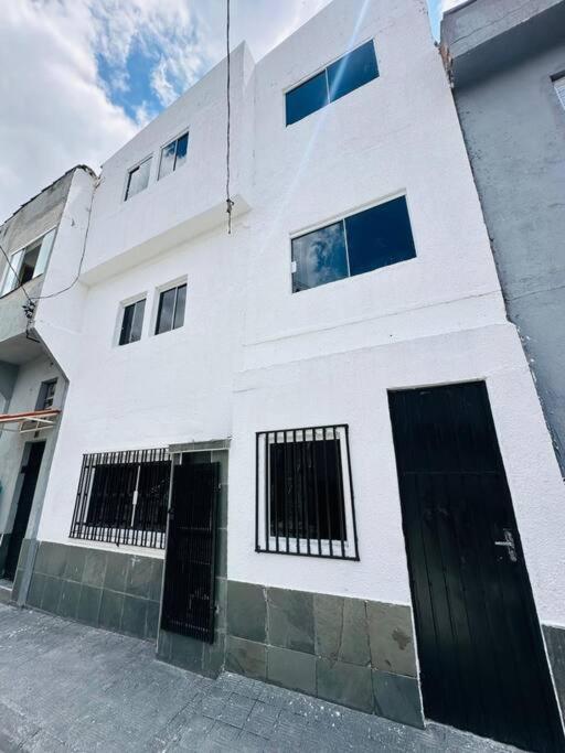 Apartamento Kitnet Confortavel Mobiliada Casal Zn -cod 01 *