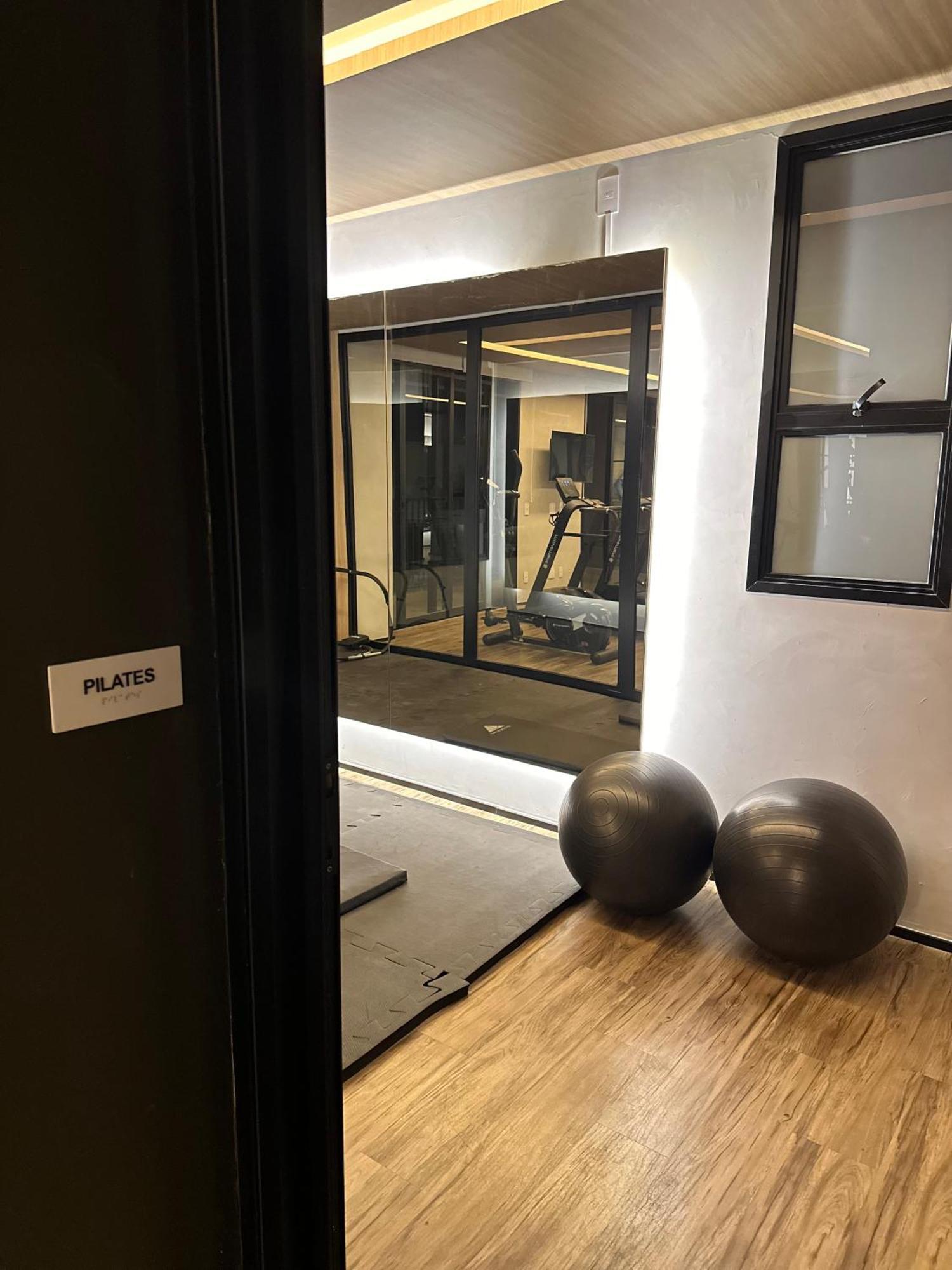 B/f Studio 704