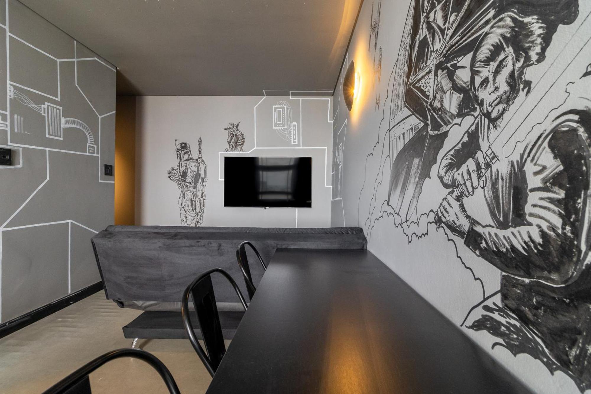 Akile Copan Geek Apartment