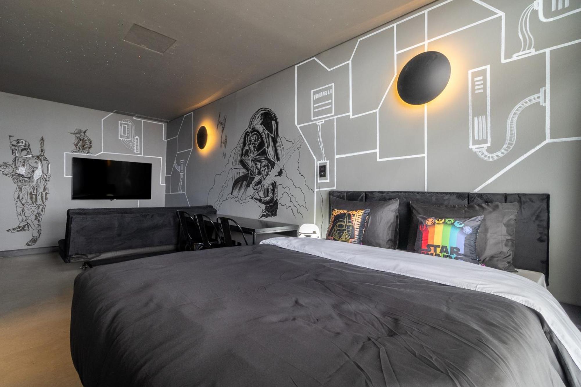 Akile Copan Geek Apartment