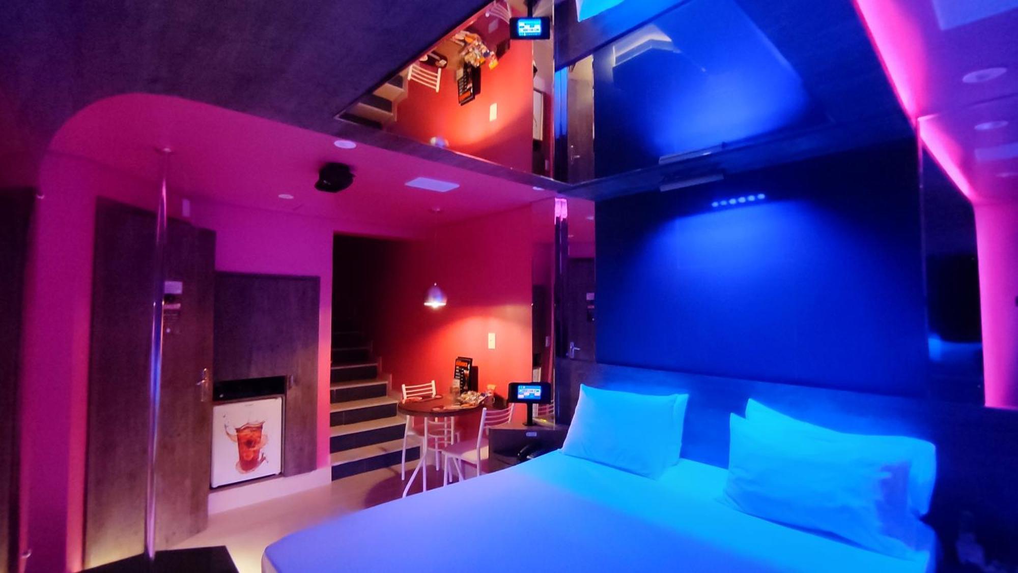 Love hotel Swing 1 *