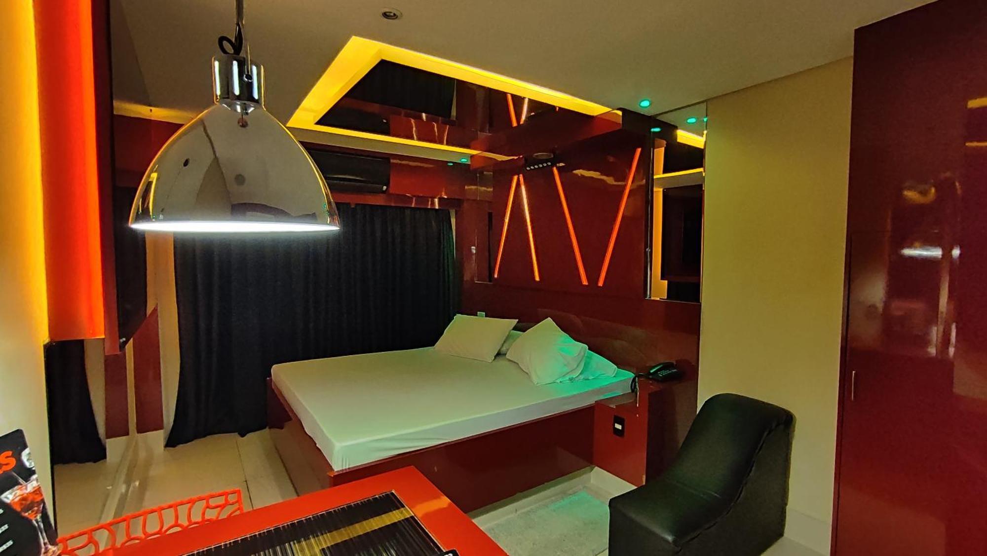 Love hotel Swing 1