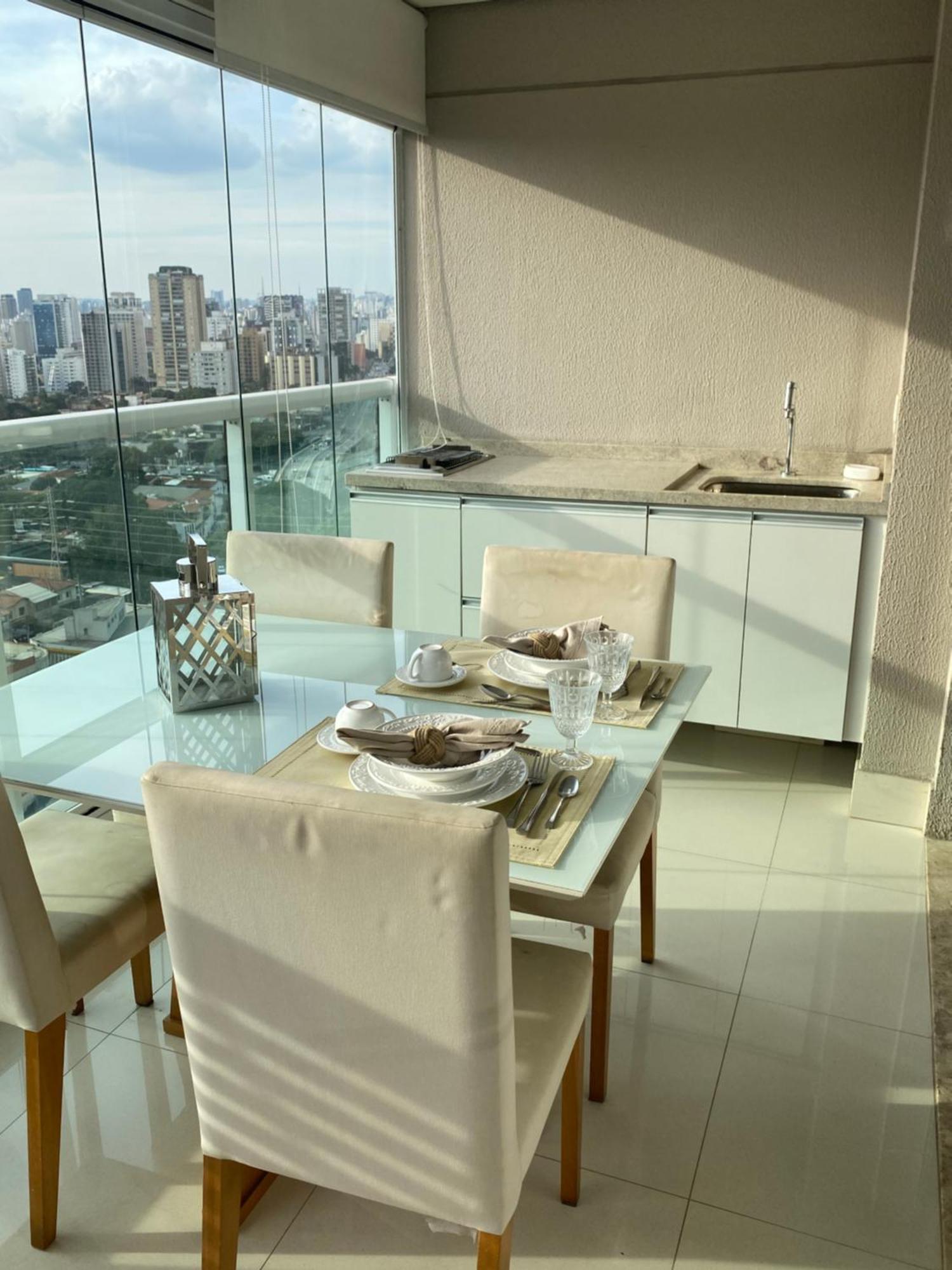 Apartment Em *