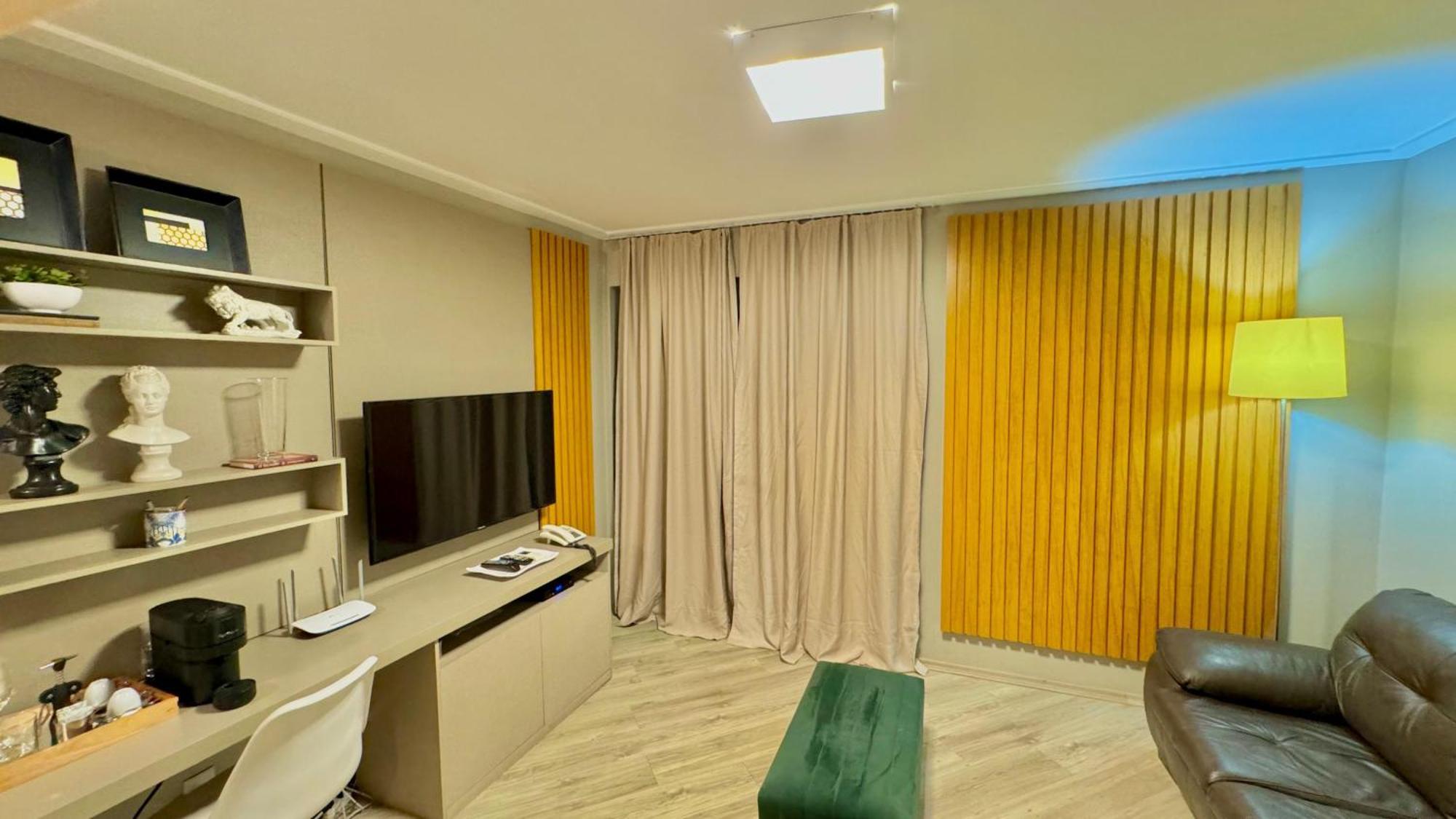 086 - Rentaqui Crillon Plaza Haddock Lobo Style Apartment