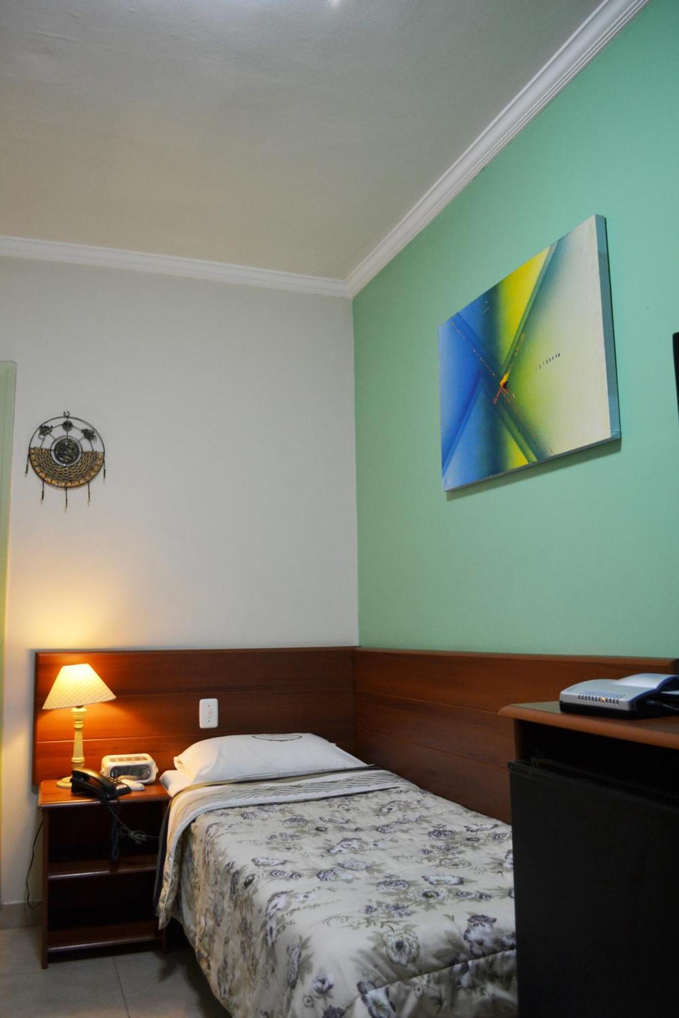 Hotel Valparaíso - Metrô Paraíso e 800m da Av Paulista Pensão