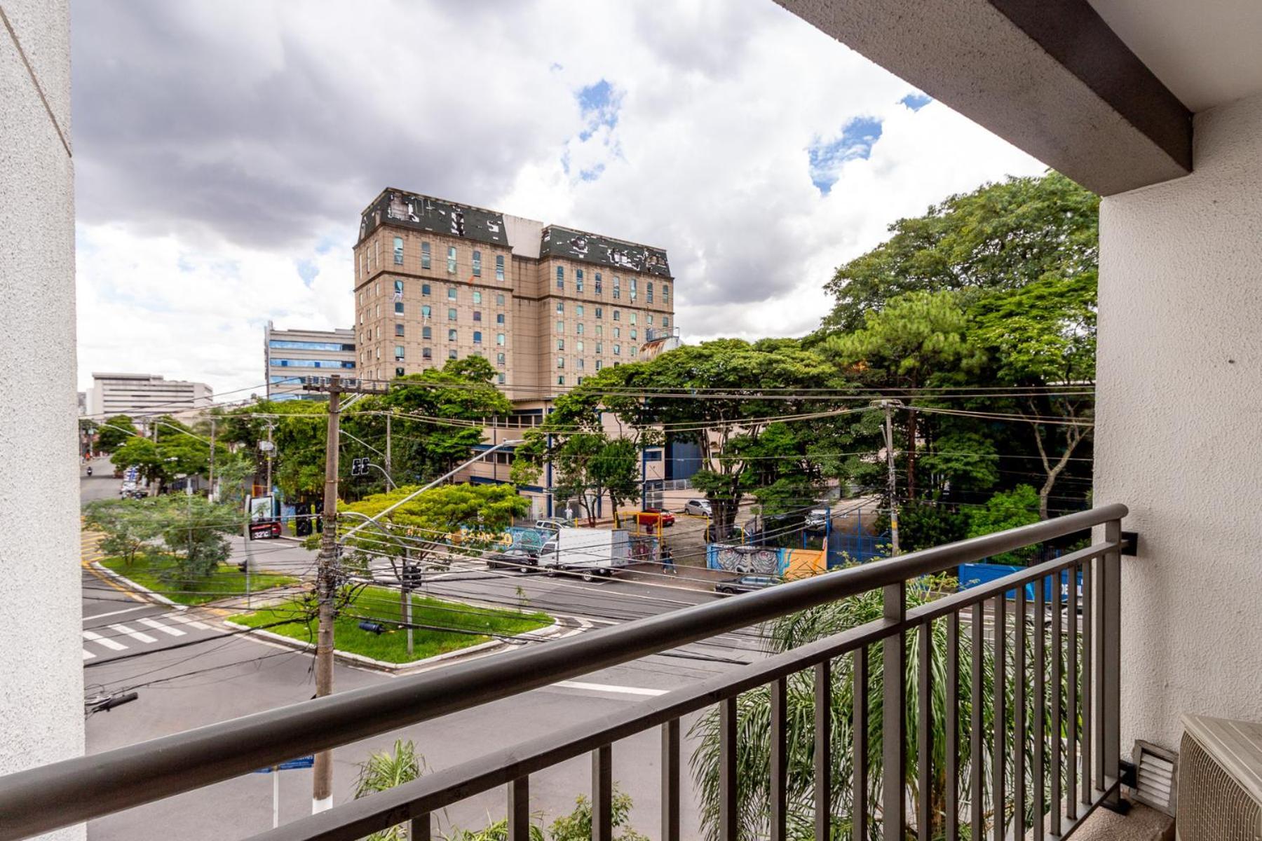 360 Expo Center Apartment