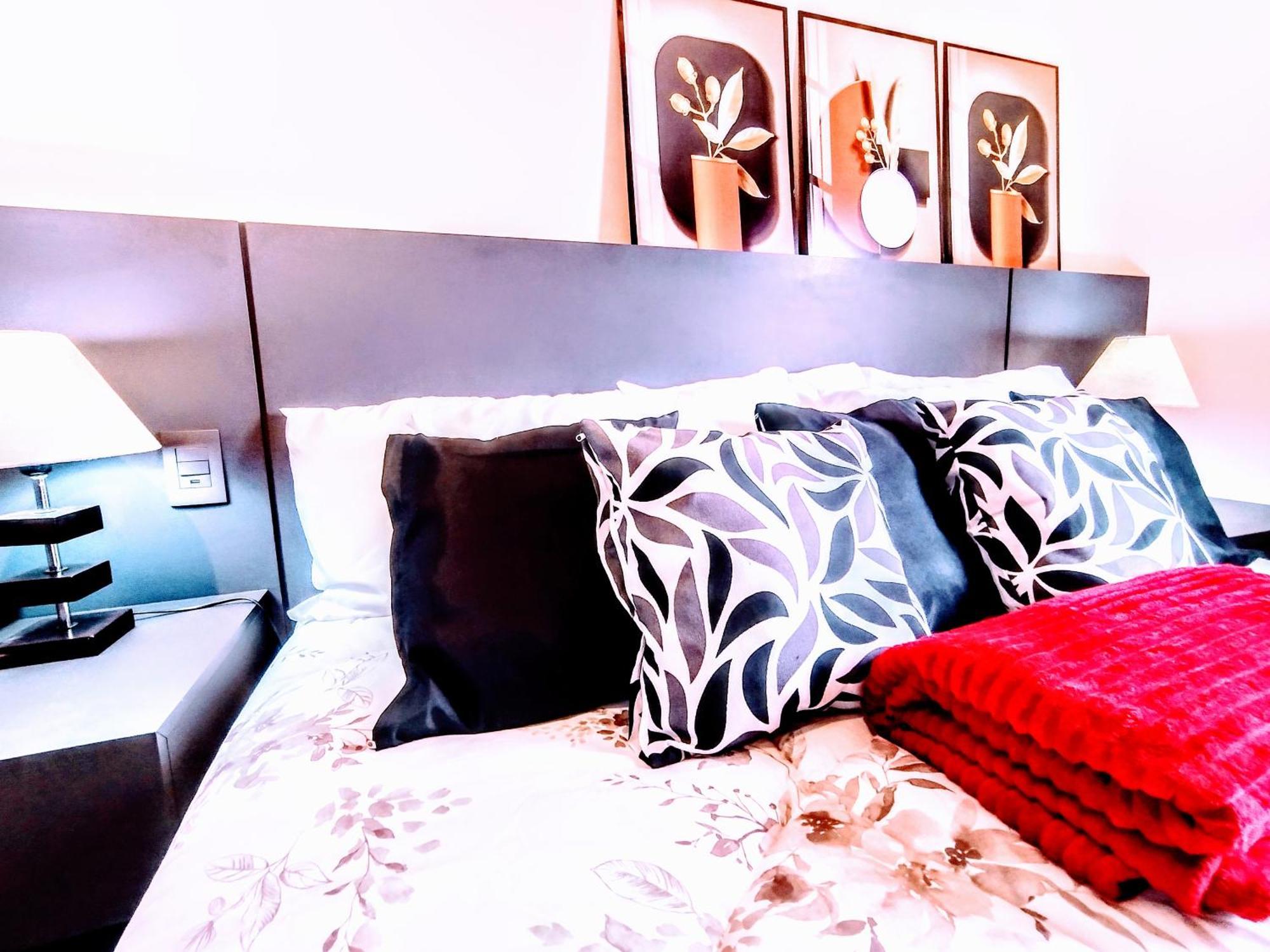 Luxxor Premiere Faria Lima - On The Sky Line - King Duplex Studio Veranda - Executive Class - Red Velvet Edition São Paulo