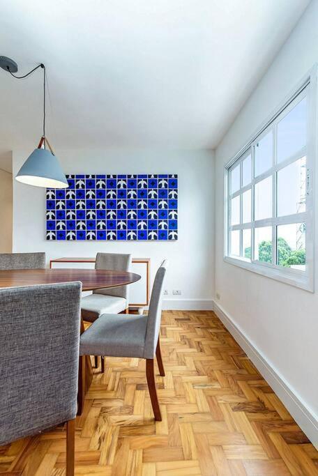 Spacious Modern Jardins View 2