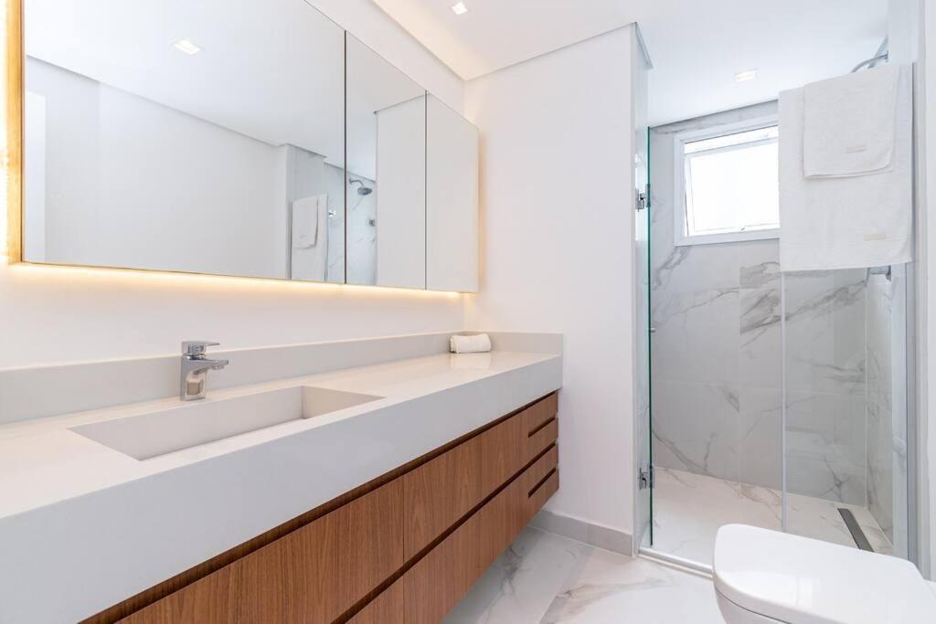 Spacious Modern Jardins View 2