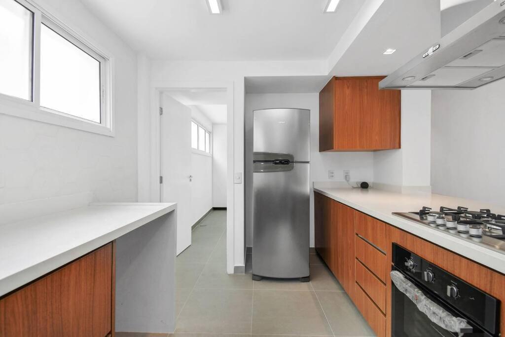 Spacious Modern Jardins View 2
