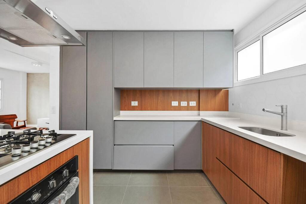 Spacious Modern Jardins View 2