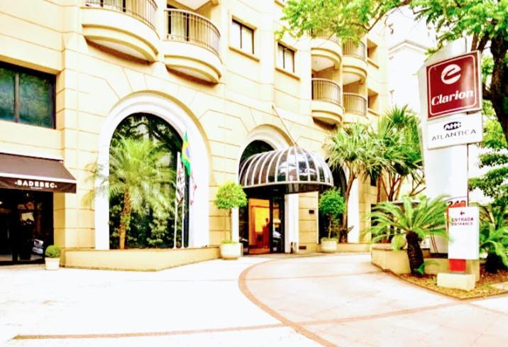 Luxxor Premiere Faria Lima - On The Sky Line - King Duplex Studio Veranda - Executive Class - Red Velvet Edition